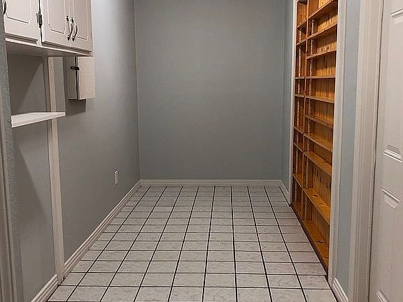 4th image of 2515 Deanie Ln