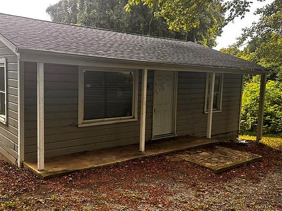 3rd image of 2728 Camp Rd