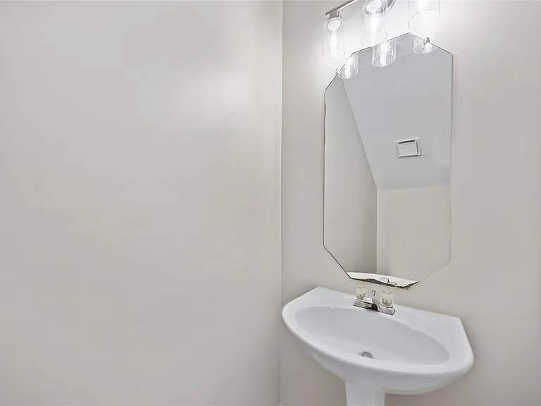 16710 Cheshire Place Dr — Photo 16