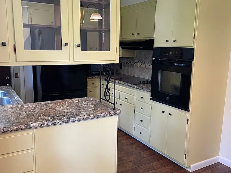 2638 Clark Ave — Photo 5