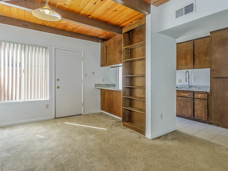 Alvarado Parkside — Photo 8
