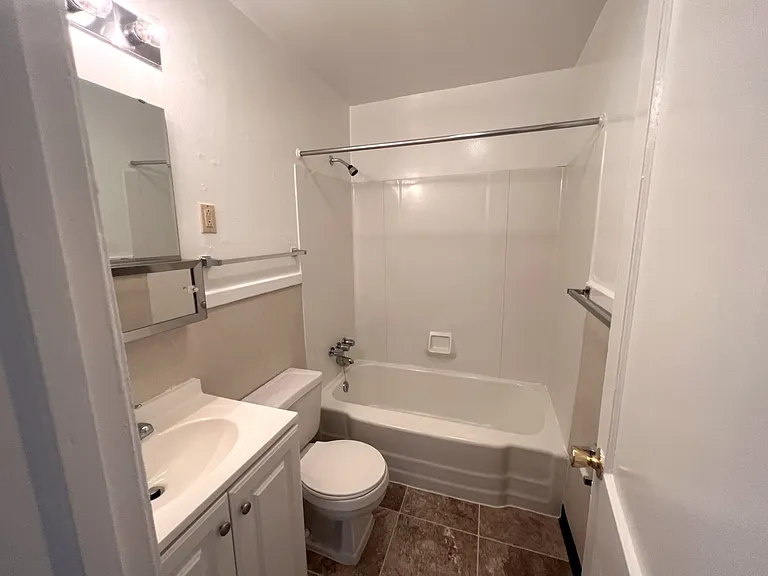 400 Elmhurst Rd — Photo 11