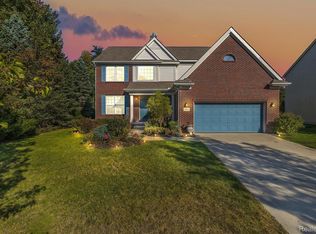 5080 White Tail Ct, Commerce Township, MI 48382