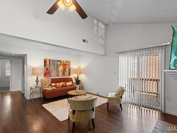 4th image of 1423 Peacock Ln