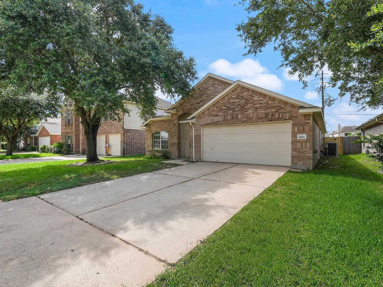 3 bed, 2.0 bath, 2202 sqft, $2,495 — Photo 2