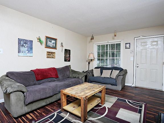 3rd image of 644 Yellowstone Ave