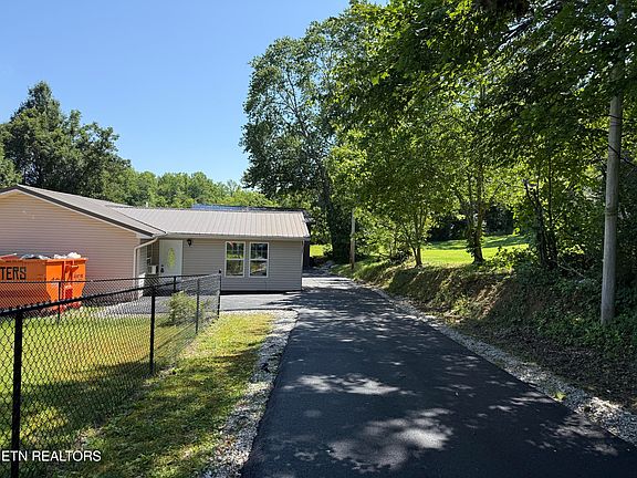 3rd image of 175 Hill Top St