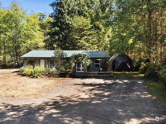 4th image of 700 E North Island Drive