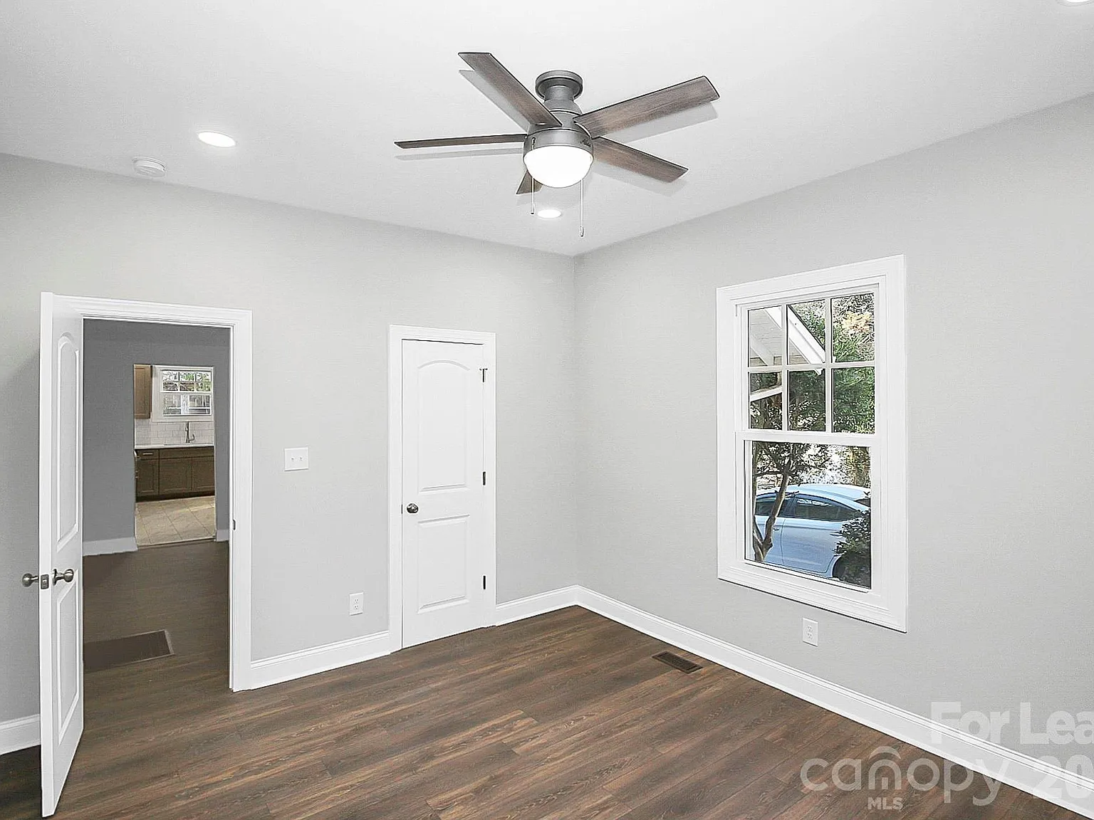 3 bed, 2.0 bath, 1447 sqft, $1,699 — Photo 3
