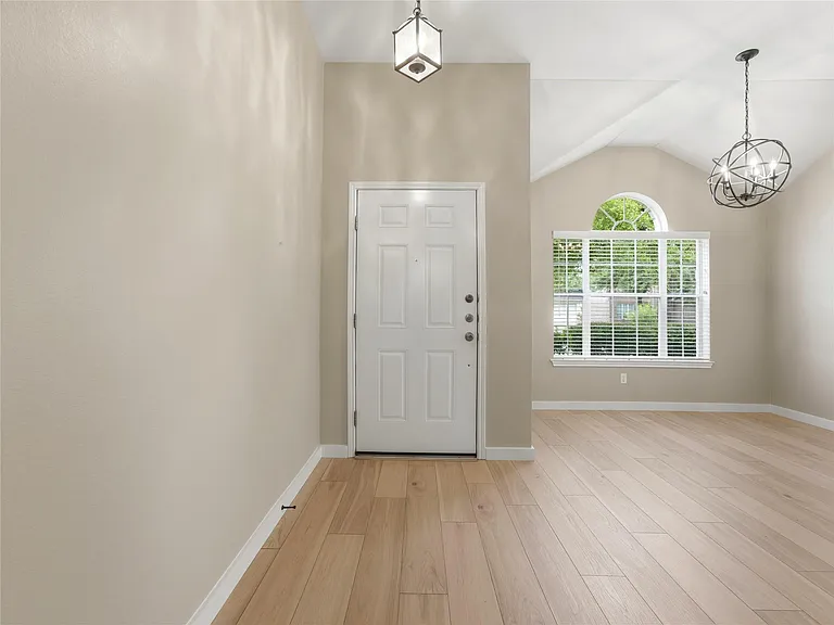 1004 Downridge Dr — Photo 7