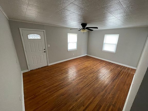5th image of 3052 Medina Ave
