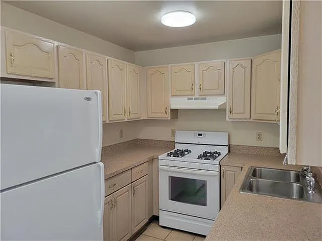 222 David St — Photo 22