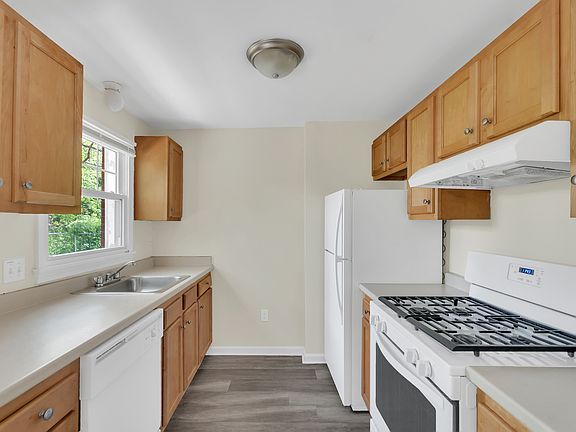 5th image of 784 Savin Ave Unit E16