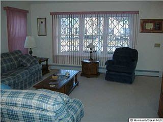 4th image of 22 Swindon Ct