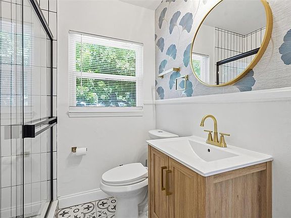 4th image of 2855 Valencia Way S