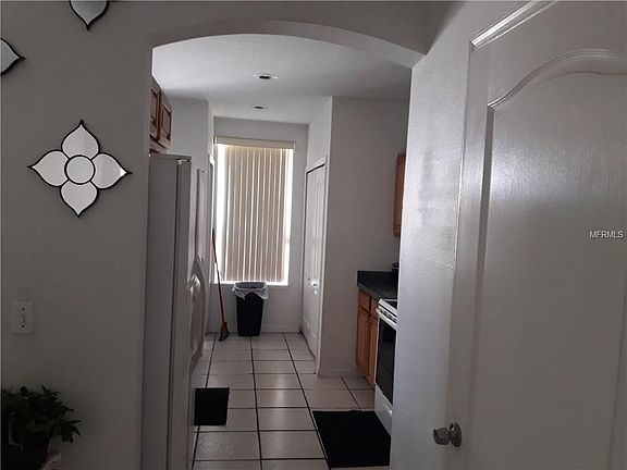3rd image of 658 Captiva Cir