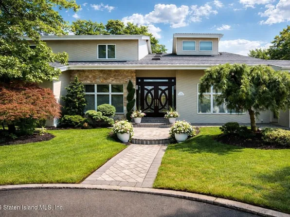 70 Woodvale Loop, Staten Island, NY 10309