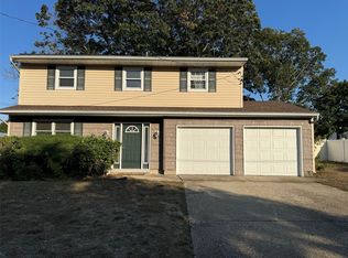 3 Mueller Dr, Selden, NY 11784