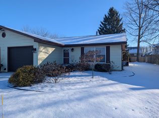 494 N Maple Rd, Saline, MI 48176