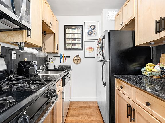 4th image of 111 3rd Ave APT 8B