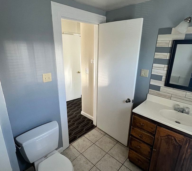 1st image of 233 W 20th St #2