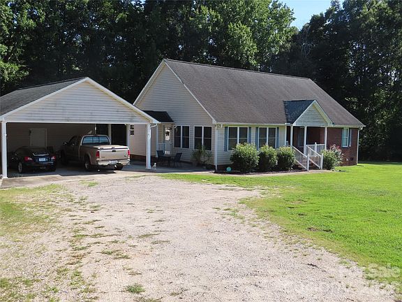 4th image of 1083 Sharon Rd