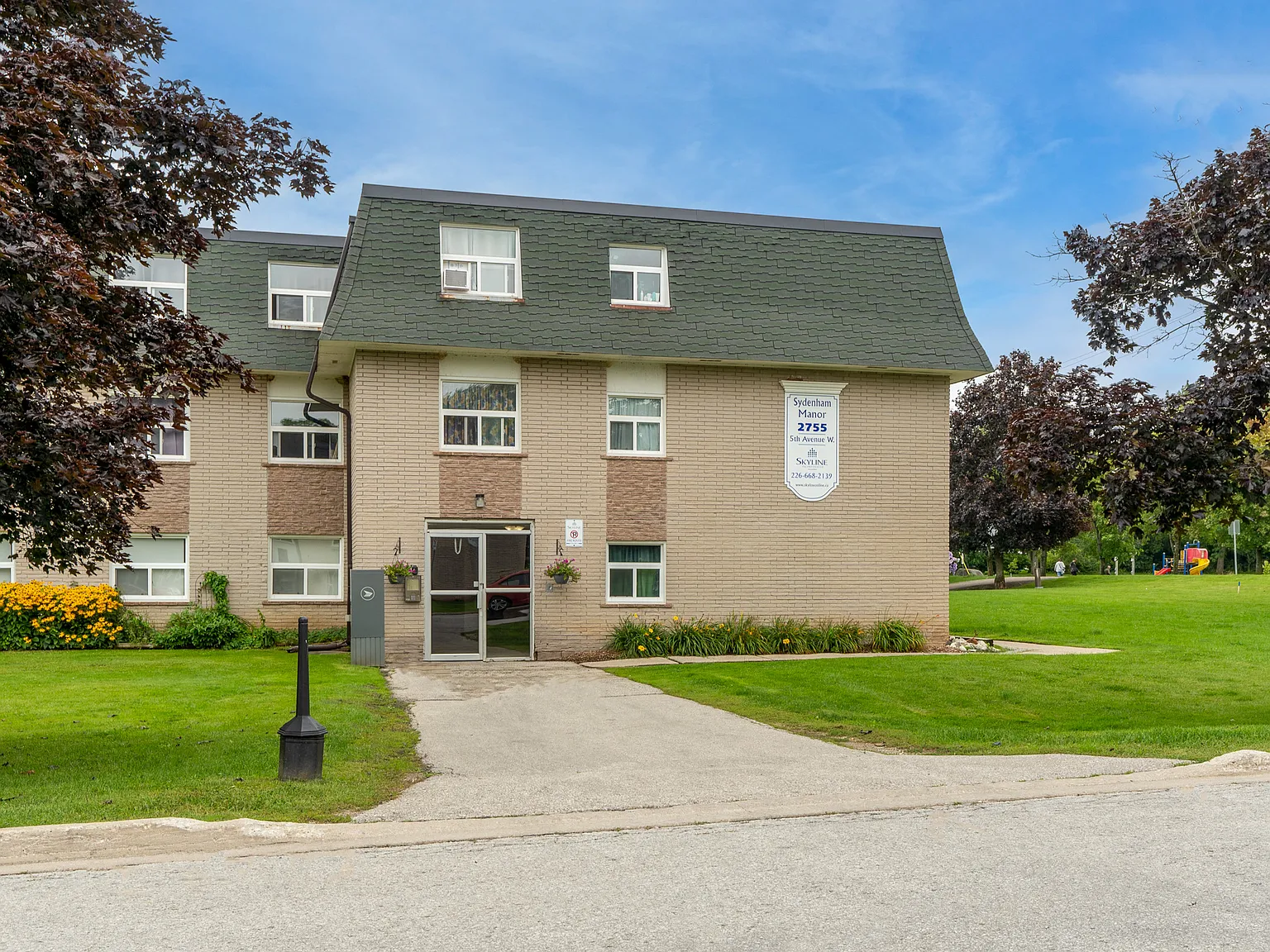 Sydenham Manor Apartments — Photo 3
