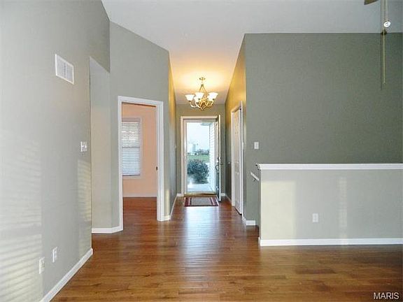 2nd image of 464 Grandview Oaks Dr