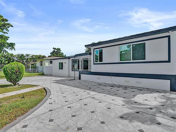 2nd image of 12585 NE Miami Ct