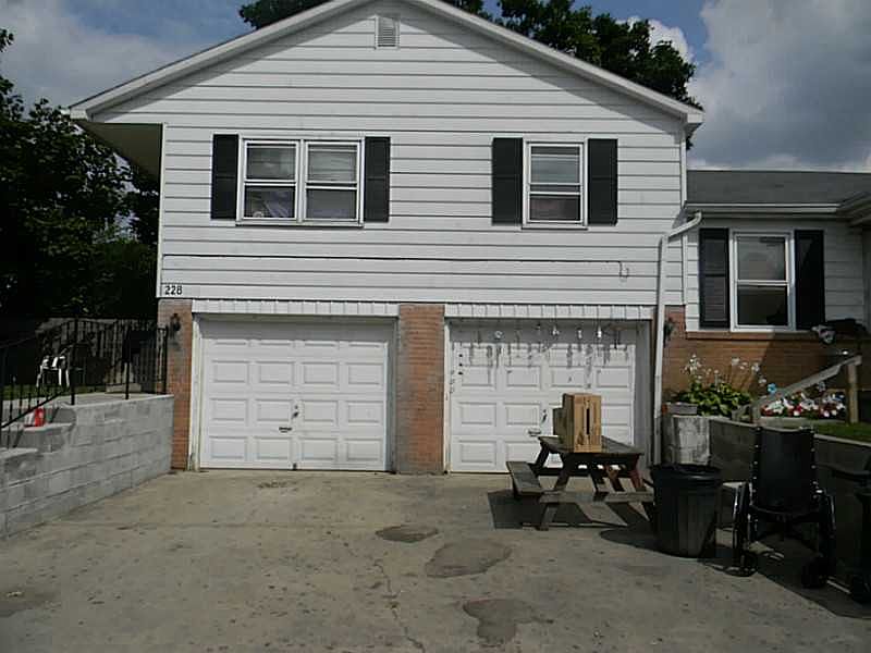 2nd image of 1128 W 3rd St