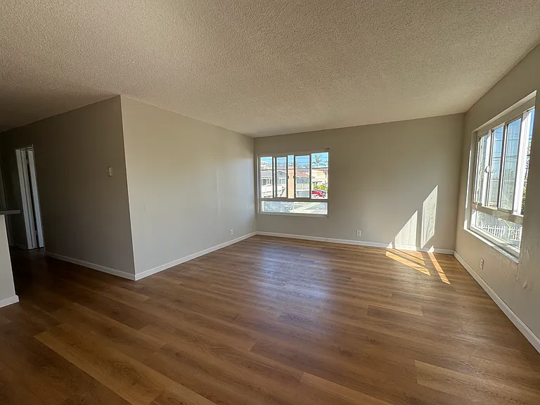 1751 Loma Ave — Photo 5
