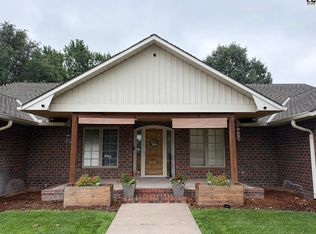 2702 Dickens Dr, Hutchinson, KS 67502