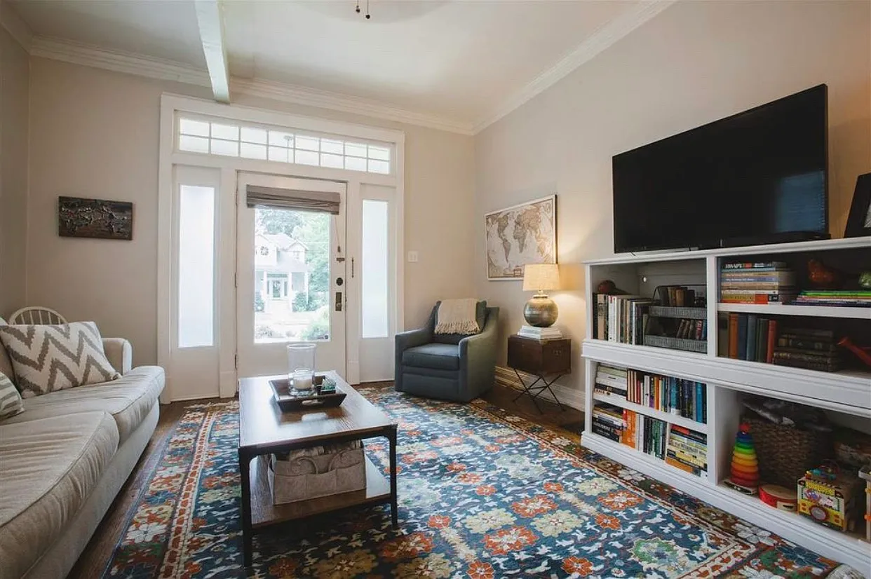3 bed, 2399 sqft, $2,600 — Photo 4