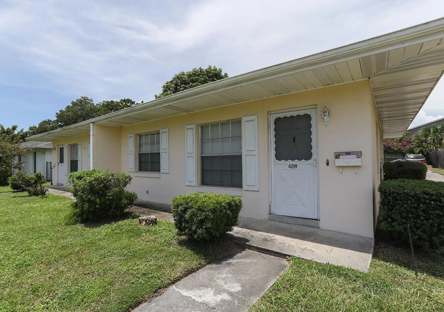 4219 Parkside Drive — Photo 1