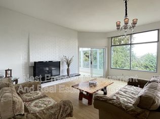 1137 Crestline Rd, West Vancouver, BC V7S2E5