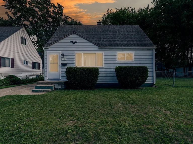 966 E Barrett Ave — Photo 24