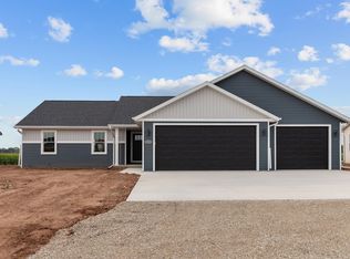 2031 White Dove Ln, Kaukauna, WI 54130