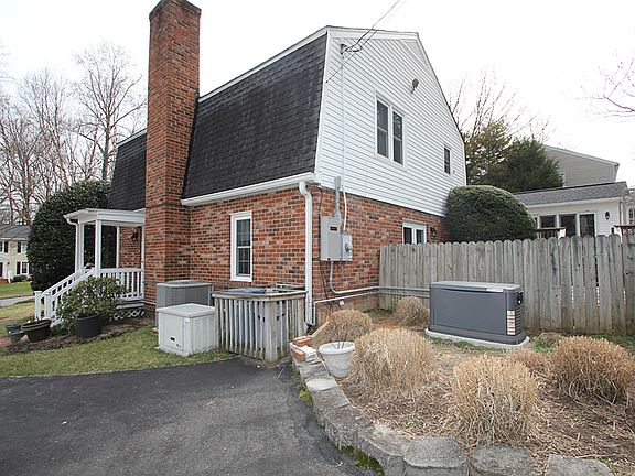 5th image of 9211 Lyndonway Dr