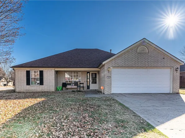 185 E Colorado Ave, Springdale, AR 72764