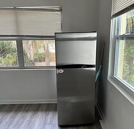 3rd image of 815 4th St #4