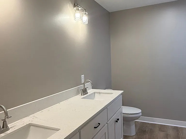 105 W Benton St #A — Photo 9