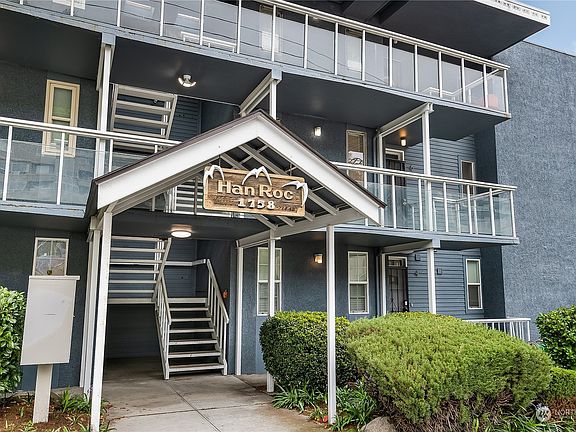 2nd image of 1758 Dexter Avenue N #6