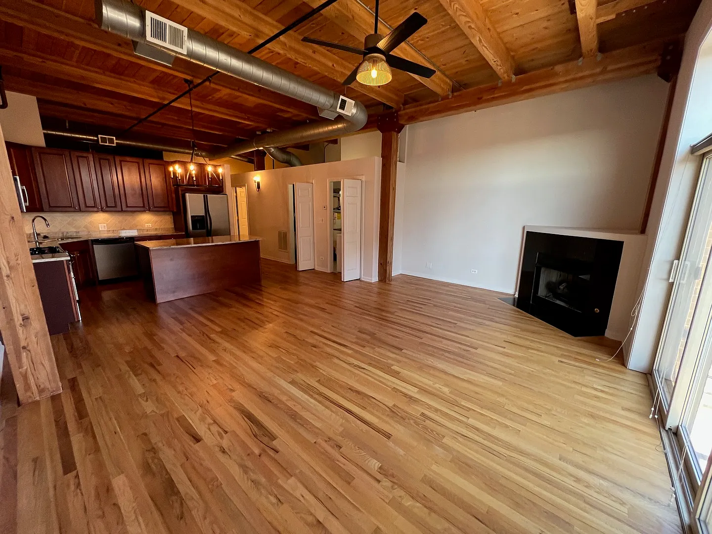 1 bed, 935 sqft, $2,600 — Photo 4