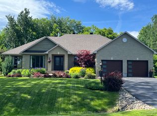 6903 Twin Lakes Ave, Ottawa, ON K4P1P1