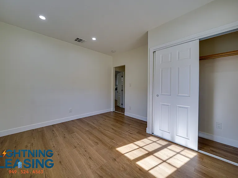 6182 Yolanda Ave — Photo 9