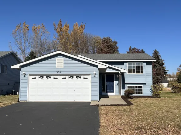 908 Sparrow Rd, Waconia, MN 55387