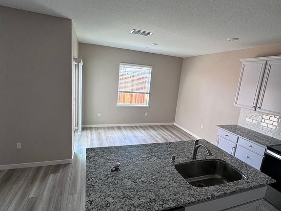 4th image of 2791 Bedell St