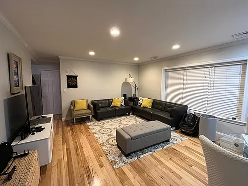 152 Newton St Photo 1