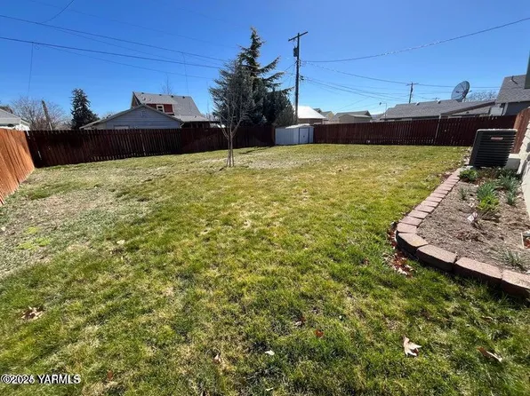 1513 Queen Ave, Yakima, WA 98902