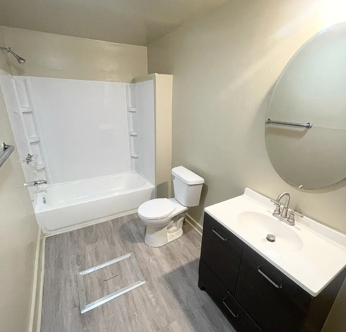 2 bed, 1.0 bath, $750 — Photo 4